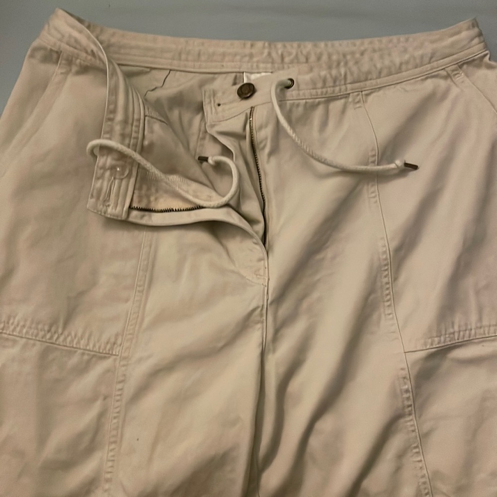 Jones NY tan capris